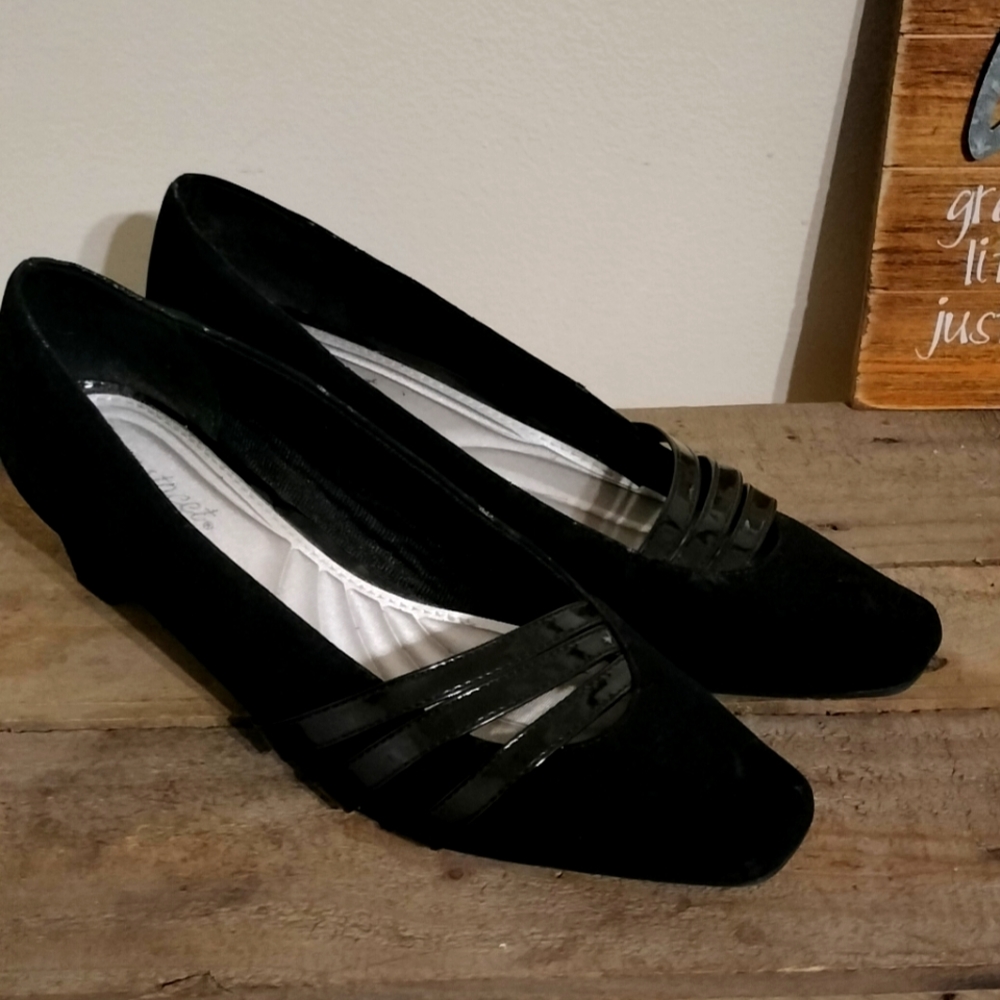 Easy Street Black Heels Size 10